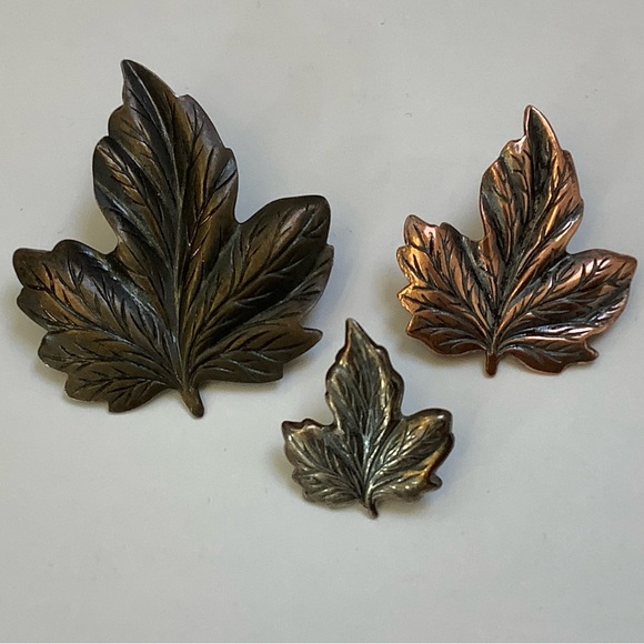 Set of 3 Lapel Pin Leaves - Picture 3 of 7